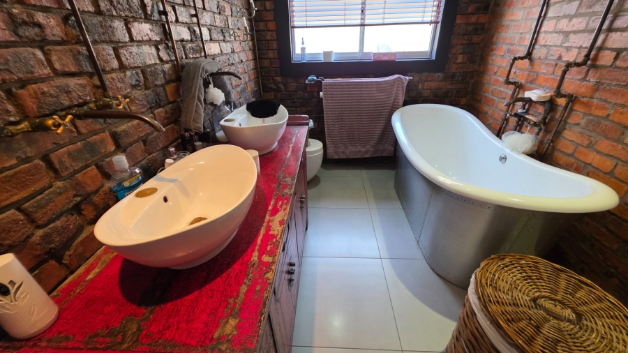 3 Bedroom Property for Sale in Reebok Western Cape